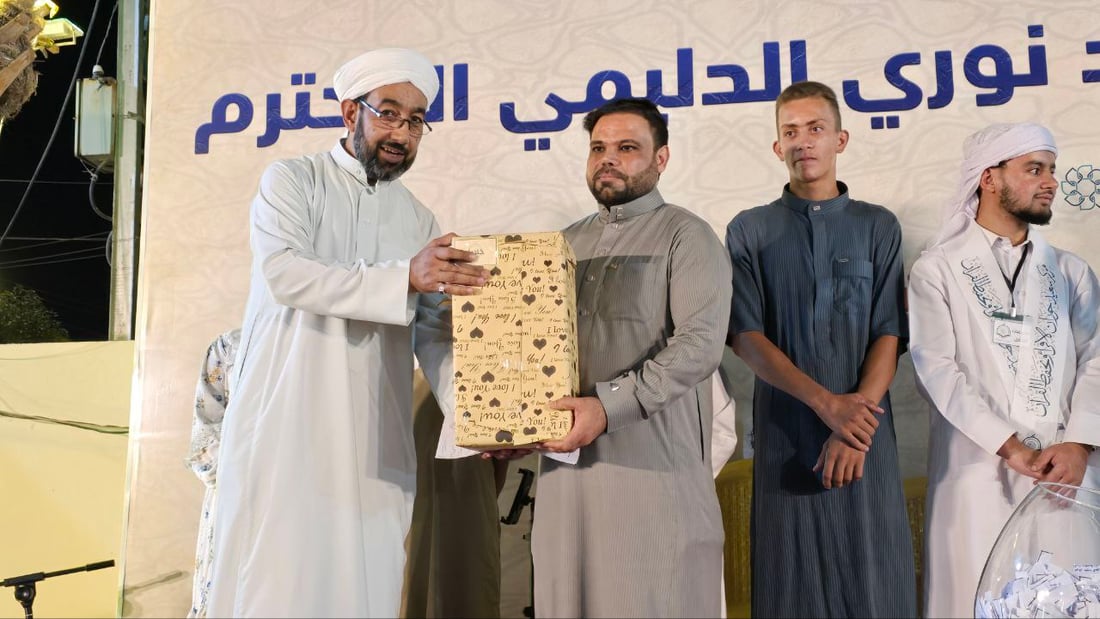 الفلوجة تحتفي بتخريج 120 حافظاً وحافظة للقرآن.. 115 عمرة وهدايا