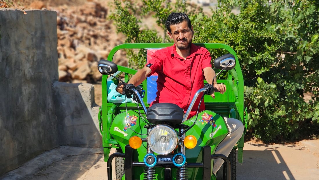 خێرخواز چوون بەدەم خێزانە هەژارەوەکەوە و ماتۆڕێکیان بۆ کڕین