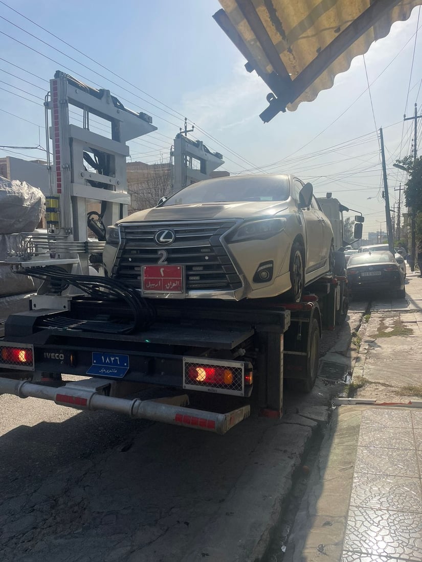 أربيل تصادر أشهر تكسي في المدينة.. “ملك الجمبزة” كان يستعرض وسط الشارع (صور)