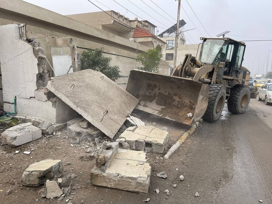 صور: رفع الصبات الكونكريتية من سيطرتي اللقاء والجامعة في بغداد