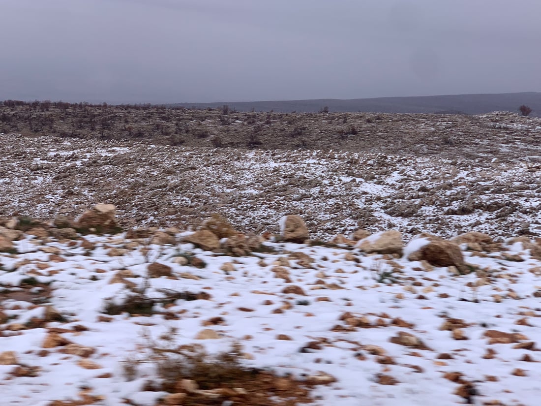 الثلوج هطت مبكرا.. جبل “ميرا” في سنجار يتوشح بالبياض (صور)