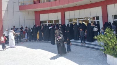 سوق خيري في بعقوبة: سنسعد أطفالنا بملابس العيد رغم ظروف الفقر (صور)