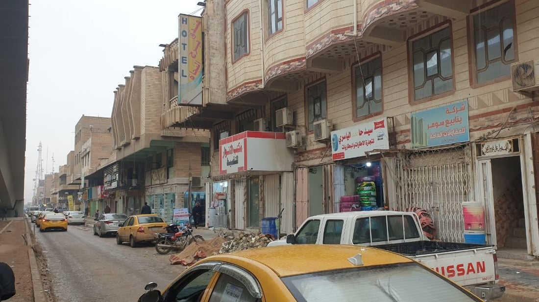 “المحل للبيع”.. خسائر بالملايين في السماوة بسبب مجسر الصدرين (صور)