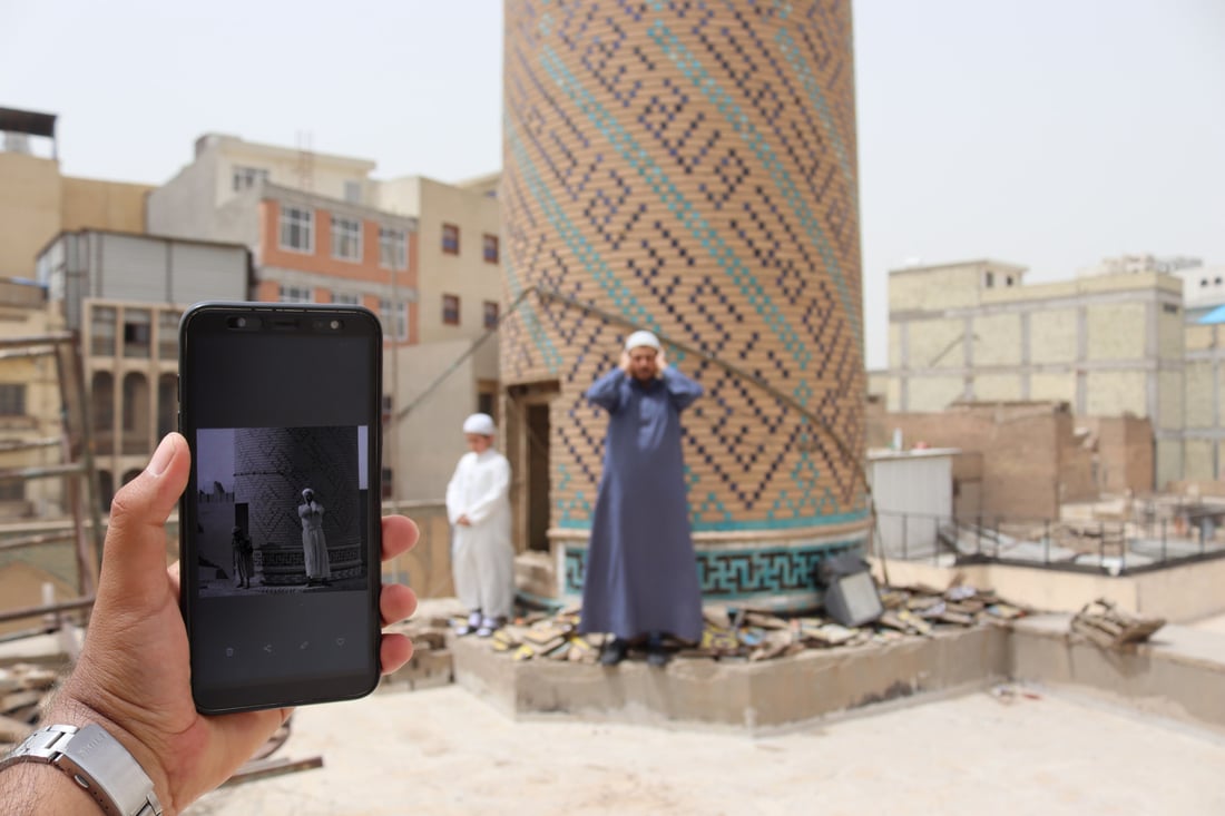 كاميرا 964 تعيد تصوير أرشيف الحيدرخانه.. المؤذن يحاكي لقطة عمرها 90 عاماً (صور)