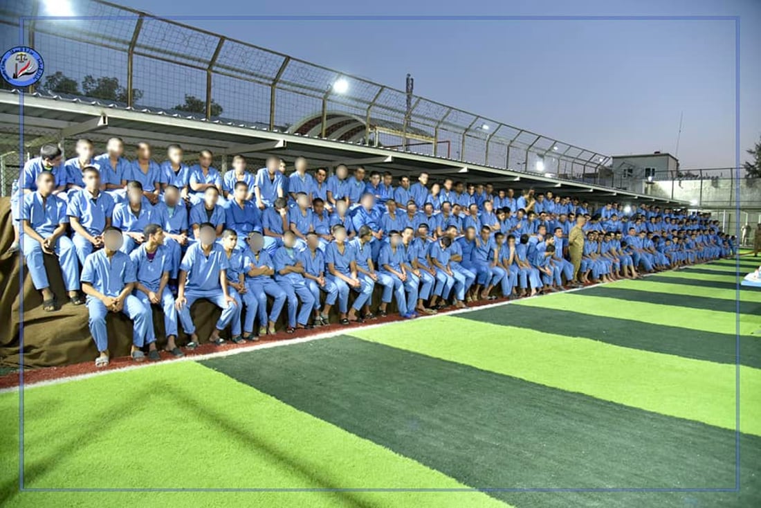 صور: وزير العدل يتوسط صغار المحكومين.. جولة ومأدبة إفطار داخل سجن الأحداث