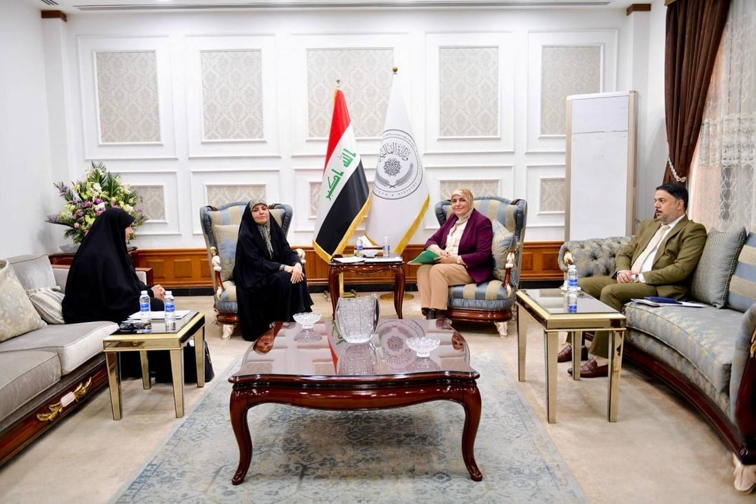 ازدحام في مكتب وزيرة المالية.. 19 نائباً يناقشون الموازنة مع طيف سامي