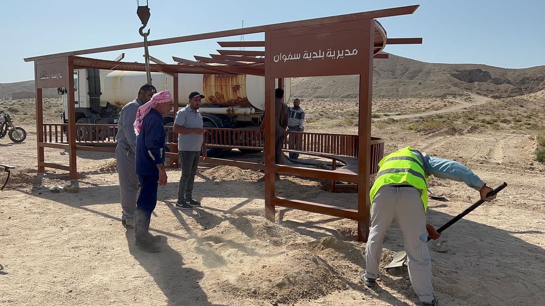 صور: الجبل الوحيد على حدود العراق والكويت يحظى بمصطبات لاستراحة السواح