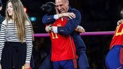 ماچه‌كه‌ی هێرمۆسۆ سه‌ری رۆبیالێسی خوارد