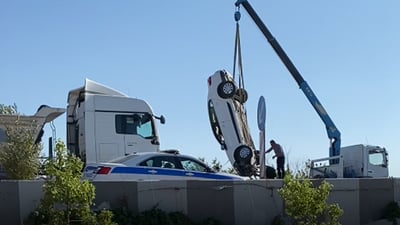 ئۆتۆمبێلێك لە سەر پردی سیتی سینەما كەوتە خوارەوە