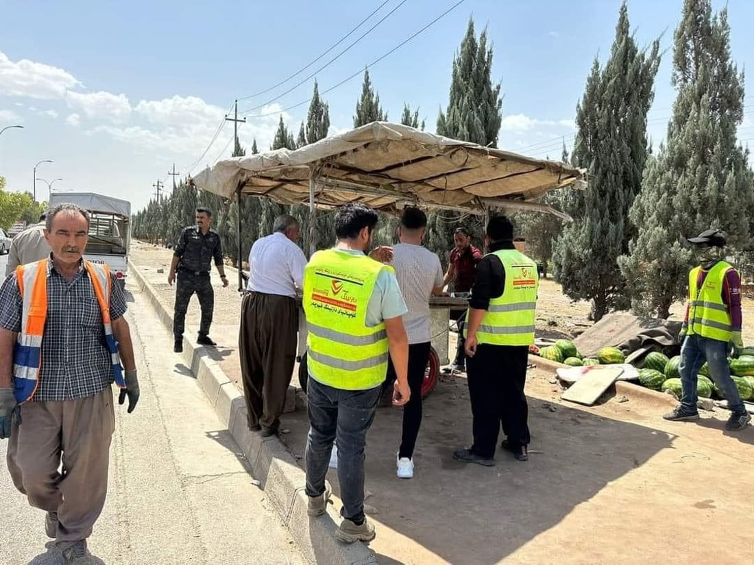 عەرەبانە و مێز و دەسفرۆشەكانی باداوە كۆكرانەوە