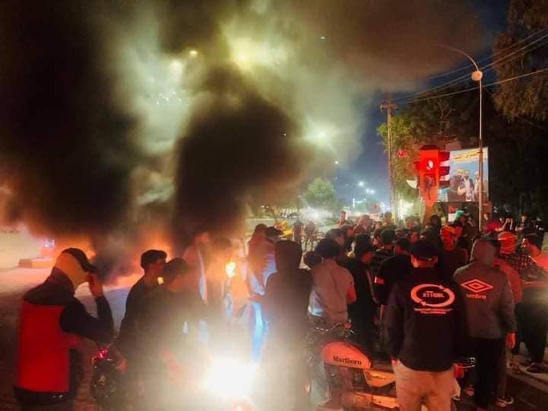 صور: “فوج دراجات الكوت” يغلق التقاطعات بالنار.. احتجاجاً على “سانت ليغو”