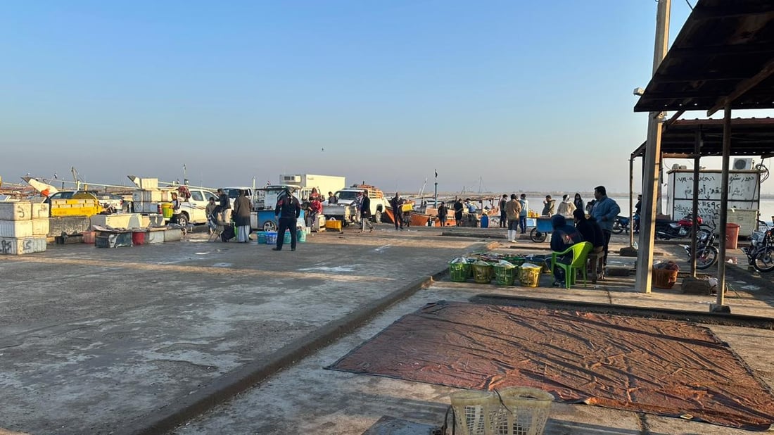 لليوم الثالث على التوالي.. “غضب البحر” يوقف أكبر مزاد للأسماك في العراق