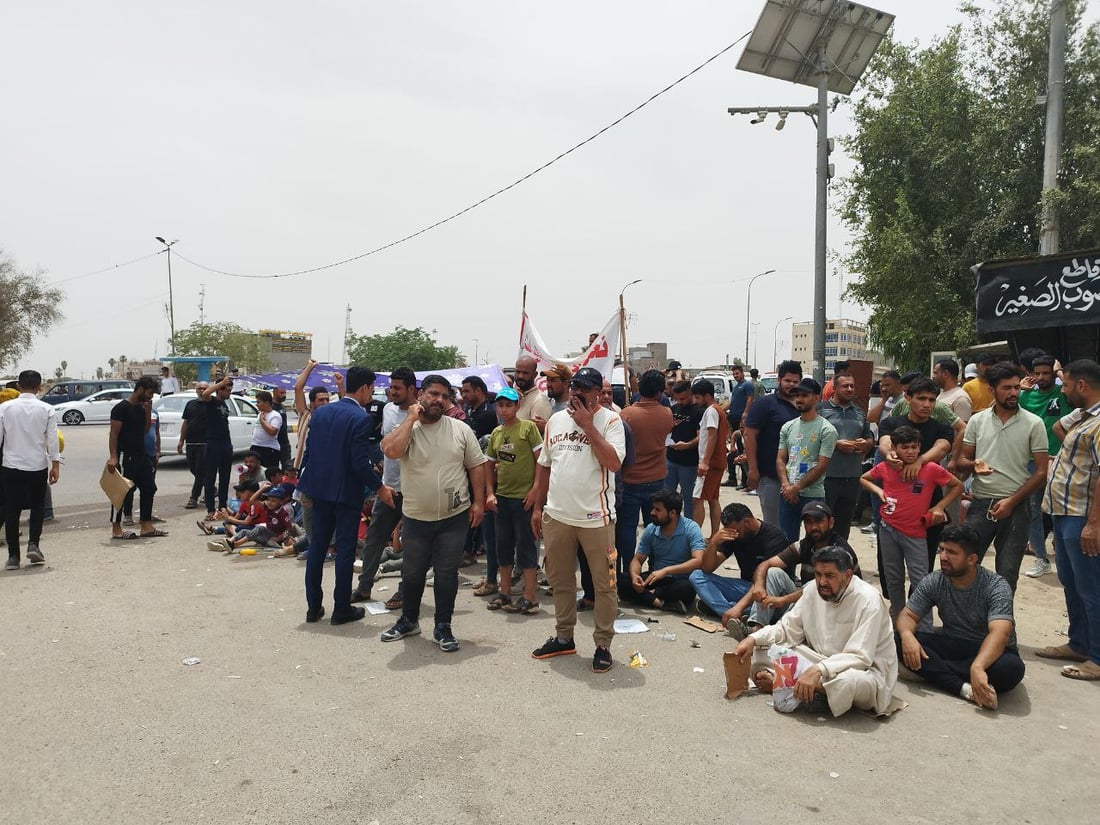 احتجاج في الحلة: باعة يعرضون أطفالهم تحت الشمس.. 14 يوماً بلا عمل (صور)