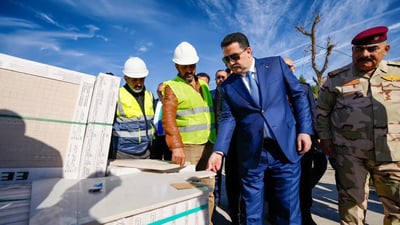 Al-Sudani visits infrastructure projects in Nasiriyah