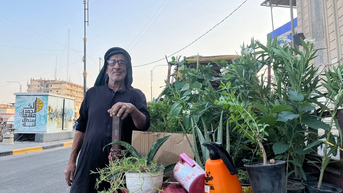 صور: العم “خير الله” يطوف البصرة بحديقة في “ستوتة” والأسعار “بلاش”