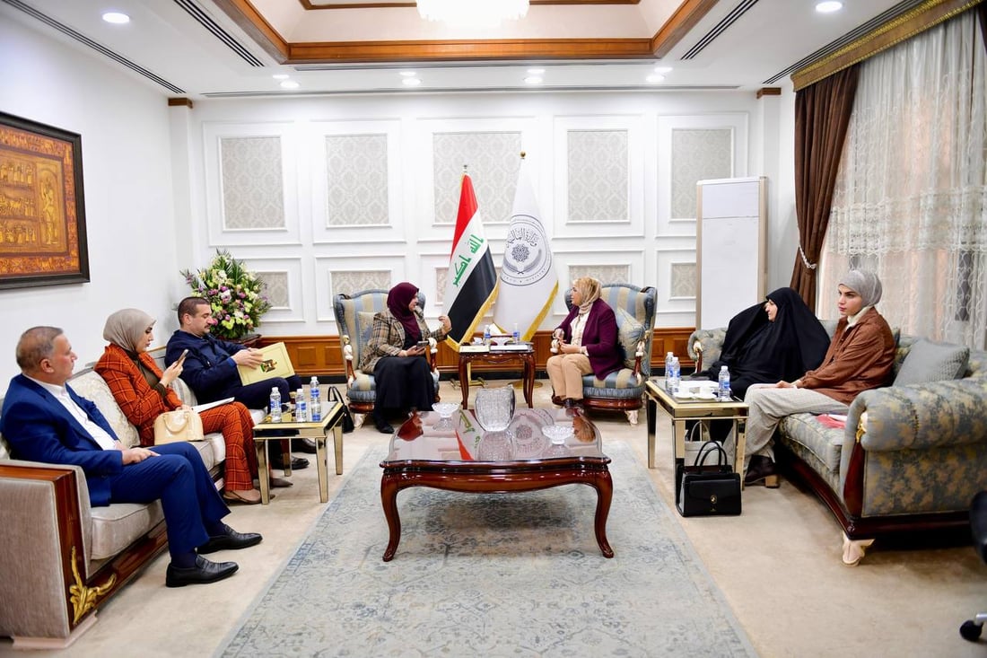 ازدحام في مكتب وزيرة المالية.. 19 نائباً يناقشون الموازنة مع طيف سامي