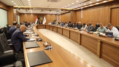 محافظ بغداد يوجه مدراء الأقضية والنواحي بمتابعة أصحاب المولدات وتشديد العقوبات