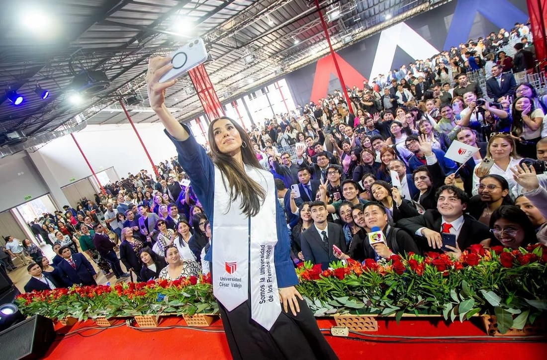 زانكۆیه‌كى وڵاتی پیرۆ دکتۆرای فەخری بەخشییە نادیە موراد