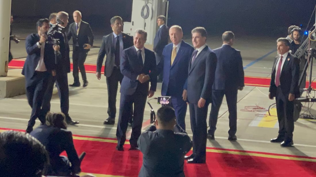صور من المطار: بارزاني وطالباني باستقبال أردوغان في أربيل