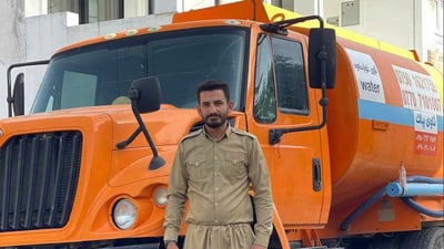 گه‌نجێكی قه‌ڵادزێ به‌ تانكه‌رێكه‌وه‌ فریاى ئاگركه‌وتنه‌وه‌كان ده‌كه‌وێت