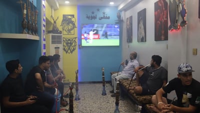 “اعتيادي.. المهم الدوري”.. صور من مقهى الجوية أثناء خسارته الثقيلة في السعودية