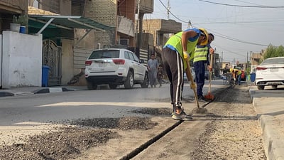 “لن نقبل”.. بغداديون يرفضون نصب أعمدة الكيبل الضوئي: تشوّه واجهات منازلنا!