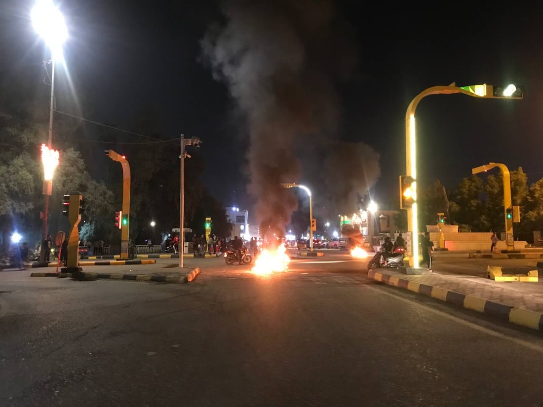 صور: “فوج دراجات الكوت” يغلق التقاطعات بالنار.. احتجاجاً على “سانت ليغو”