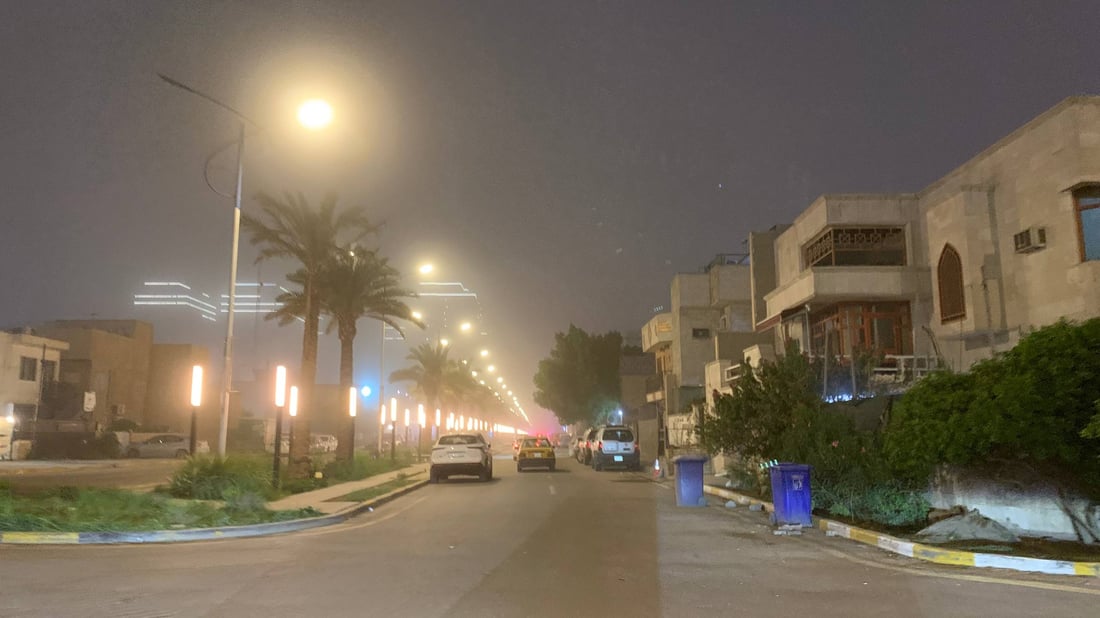 صور من بغداد.. العاصفة الترابية تدخل العاصمة وتخفض مستوى الرؤية