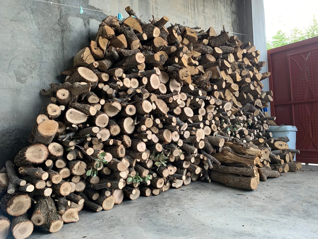 Pshdar residents face cold without heating oil, turn to wood burning