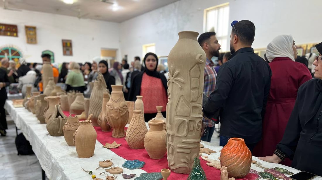 كان يوماً مزدحماً لدى بنات البصرة.. صور من الحضور الكبير في “الفنون الجميلة”