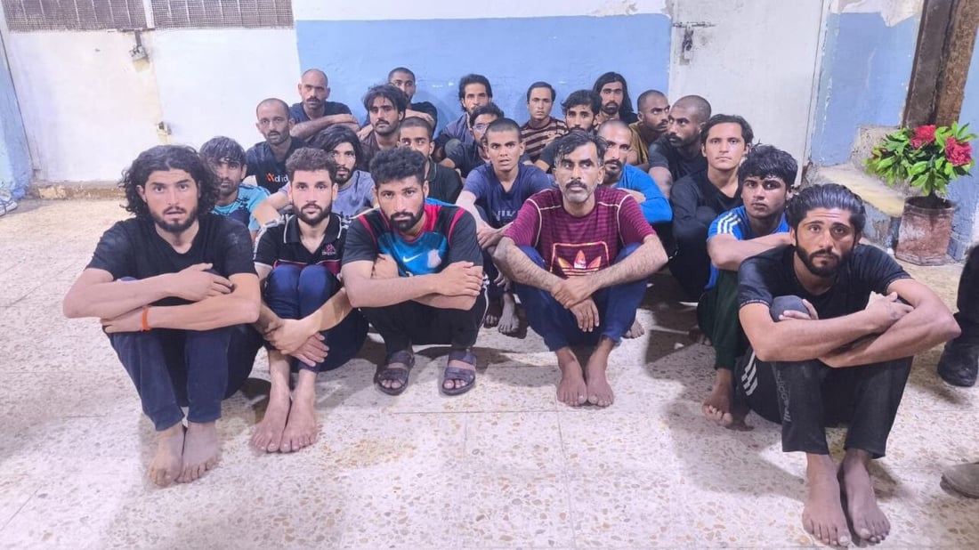 صور: زورق مجهول يترك باكستانيين على ساحل الفاو.. الأمن اعتقلهم واحداً واحداً
