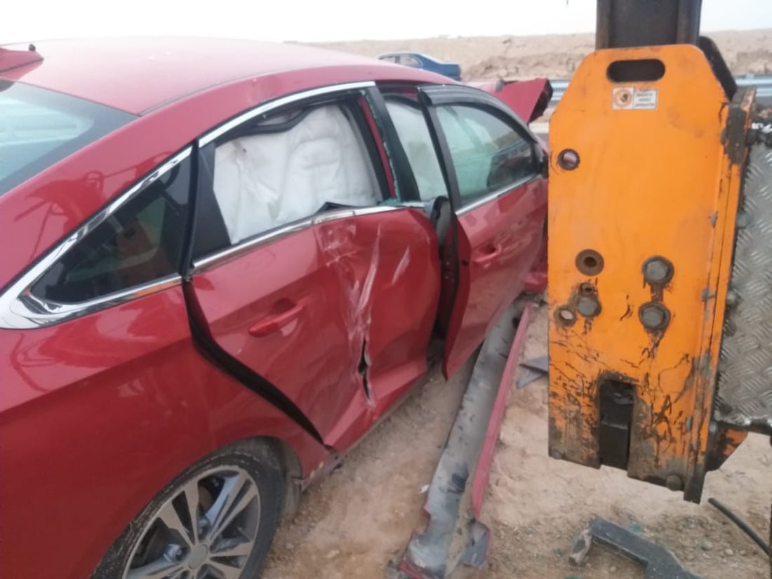 “الإيرباكات” لم تنقذ الطفلة.. “سوناتا” تحطمت بـ “كابسة سياج” في البصرة (صور)