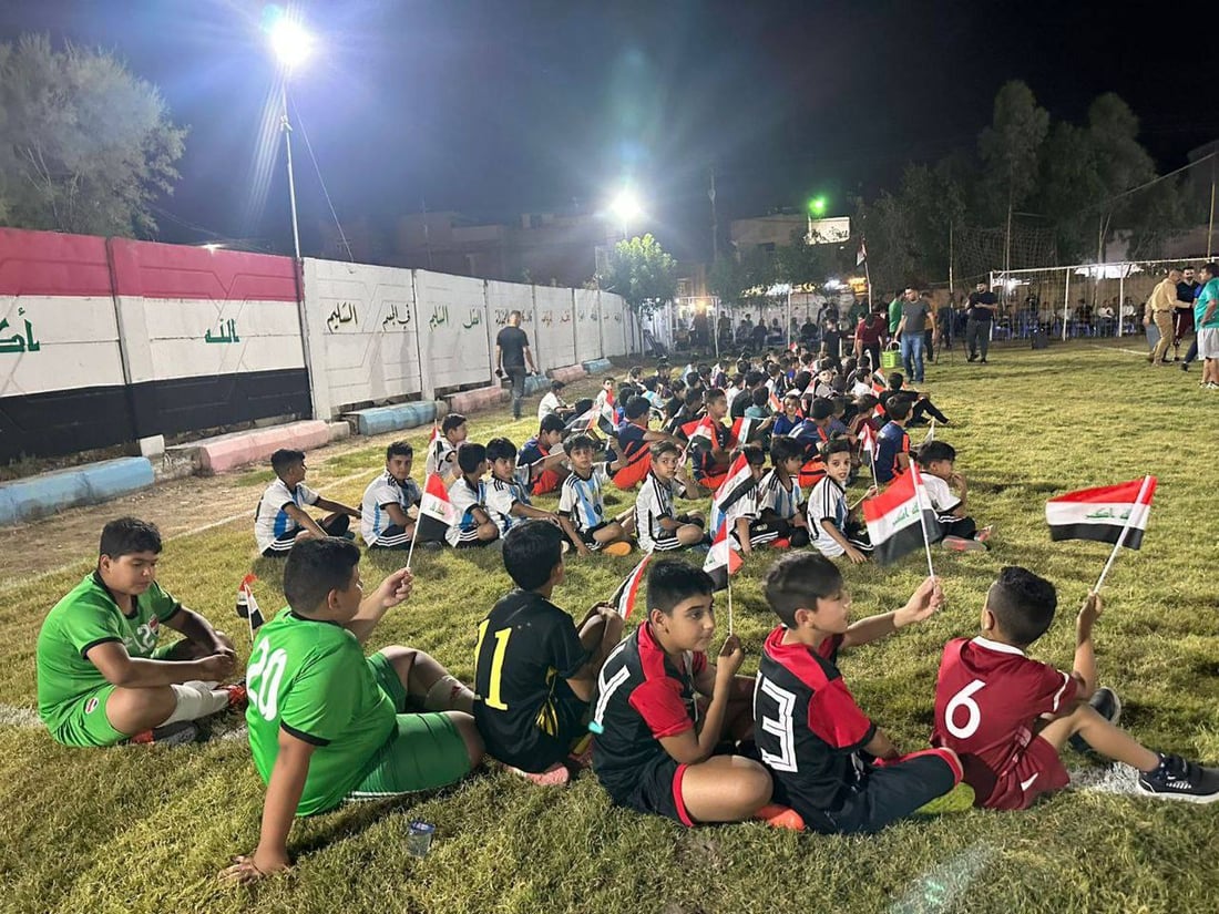 صور: شباب من الكوت يحولون مكباً للنفايات إلى ملعب خماسي بـ12 مليون دينار