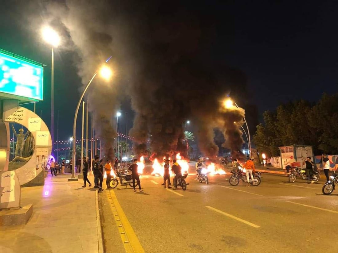 صور: “فوج دراجات الكوت” يغلق التقاطعات بالنار.. احتجاجاً على “سانت ليغو”