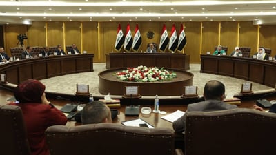 محافظ واسط يستعرض أمام لجنة الخدمات المشاريع المتلكئة والتجاوزات على الأراضي
