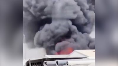 تصاعد أعمدة الدخان في مصفاة لأرامكو بالرياض عقب هجوم حوثي