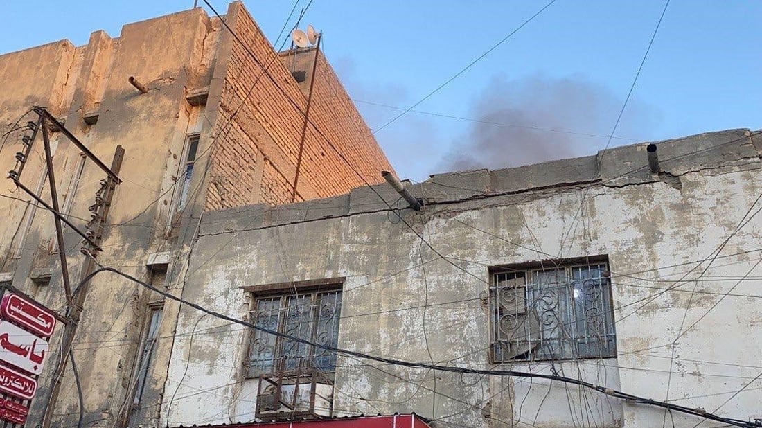 الناصرية: الدفاع المدني يخمد حريقا في مخزن للأفرشة الأرضية (صور)