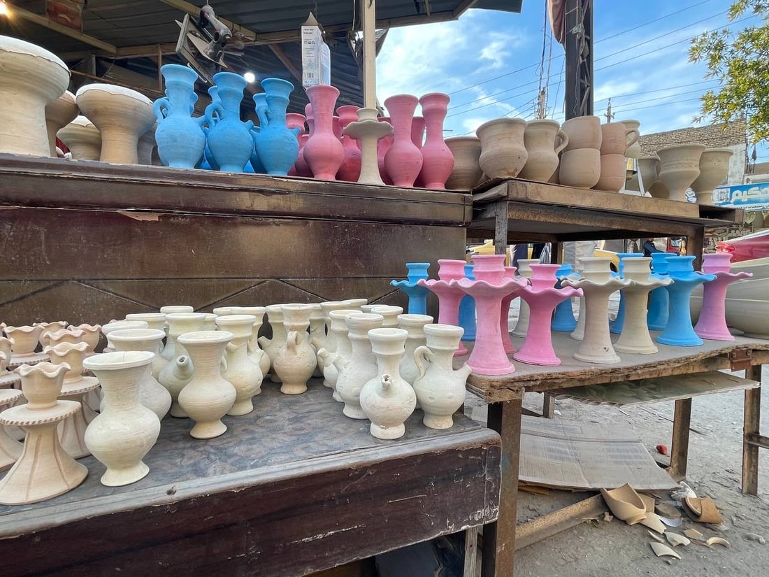 صور: نساء ديالى في سوق بعقوبة القديم وفاءً لنذر “زكريا” وطلباً للذرية