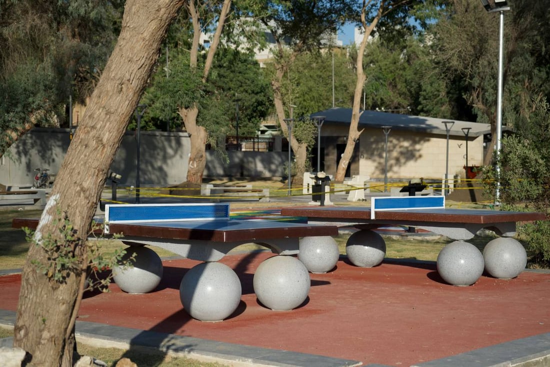 حية ودرج ومنضدة وريشة.. صور من كورنيش أبو نؤاس مع اكتمال الجزء الثاني “الأحلى”