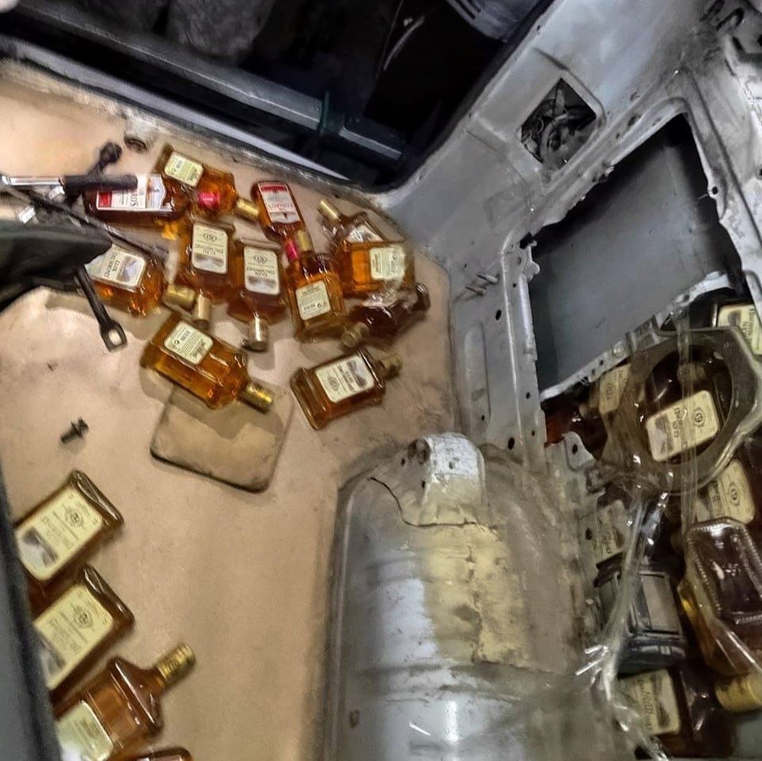 صور: ضبط أعداد كبيرة من المشروبات الكحولية المهربة في صلاح الدين