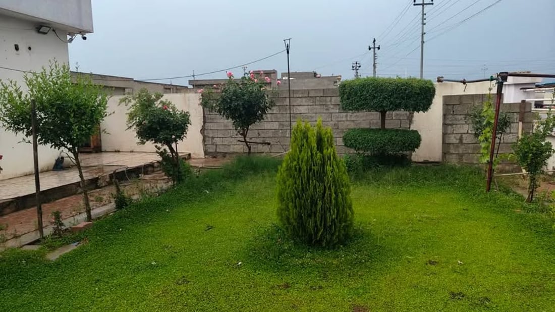 بە سەلیقە و ئیشکردنی خۆی ژینگەی فەرمانگەکەی رازاندووەتەوە