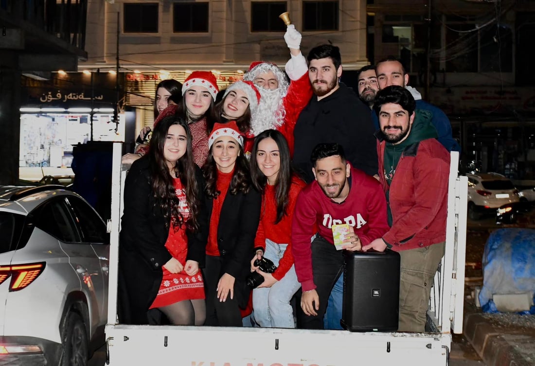 صور: بابا نؤيل يفاجئ الأطفال في عينكاوة