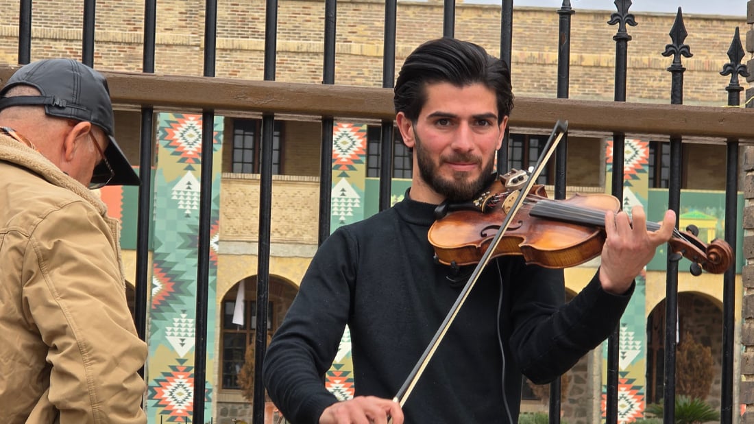 میوزیکی نەتەوایەتی هەموو شەقامەکانی تەنیوە