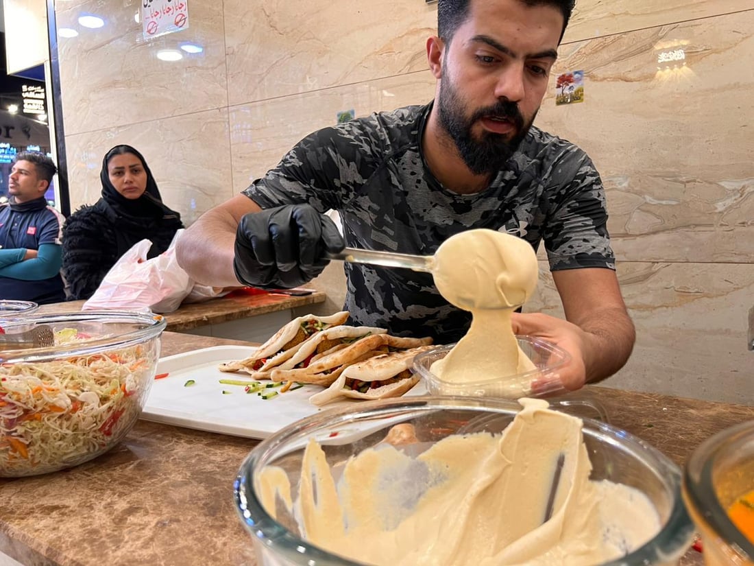 “سلام أبو الفلافل” الأشهر في السيدية يخطط لافتتاح سلسلة مطاعم ببغداد (صور)