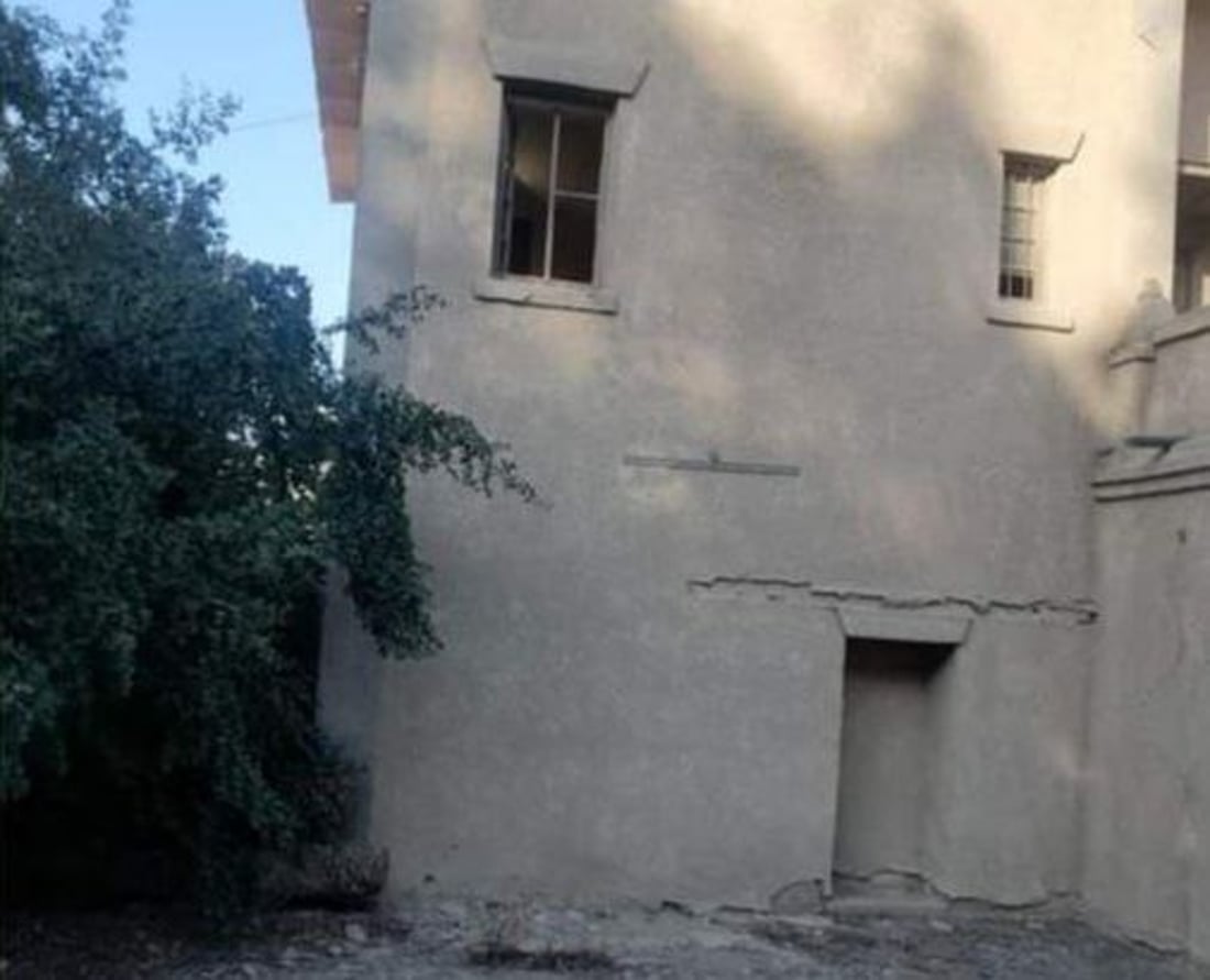 صور من منزل المستشار البريطاني كلايف دالي في طويريج.. يقولون إن عفريتاً يسكنه!