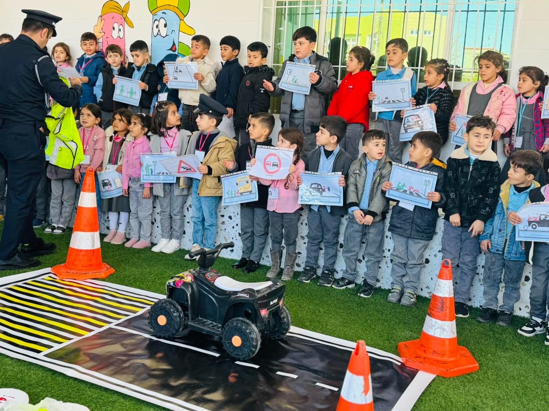 هاتوچۆى هه‌ریر‌ منداڵانى باخچه‌یه‌كی ساوایانی ئاشناى هێماكانى هاتوچۆ كرد