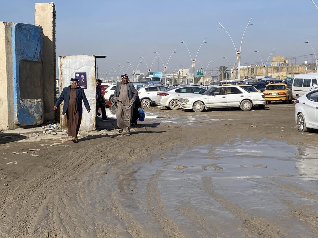 صور: المرور بسلام في كراج الناصرية القديم يتطلب معجزة أو زلاّجتين!