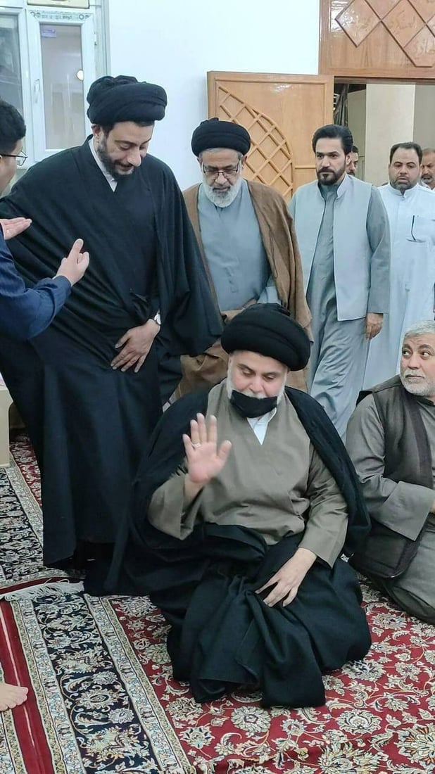 فيديو وصور: الصدر يزور إحدى الحسينيات في النجف