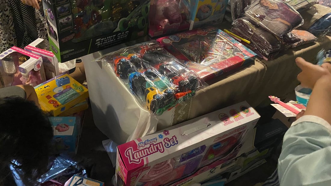 صور: سكان مجمع اليمامة في بغداد يتعرفون على بعضهم في بازار.. ونسخة أخرى في العيد