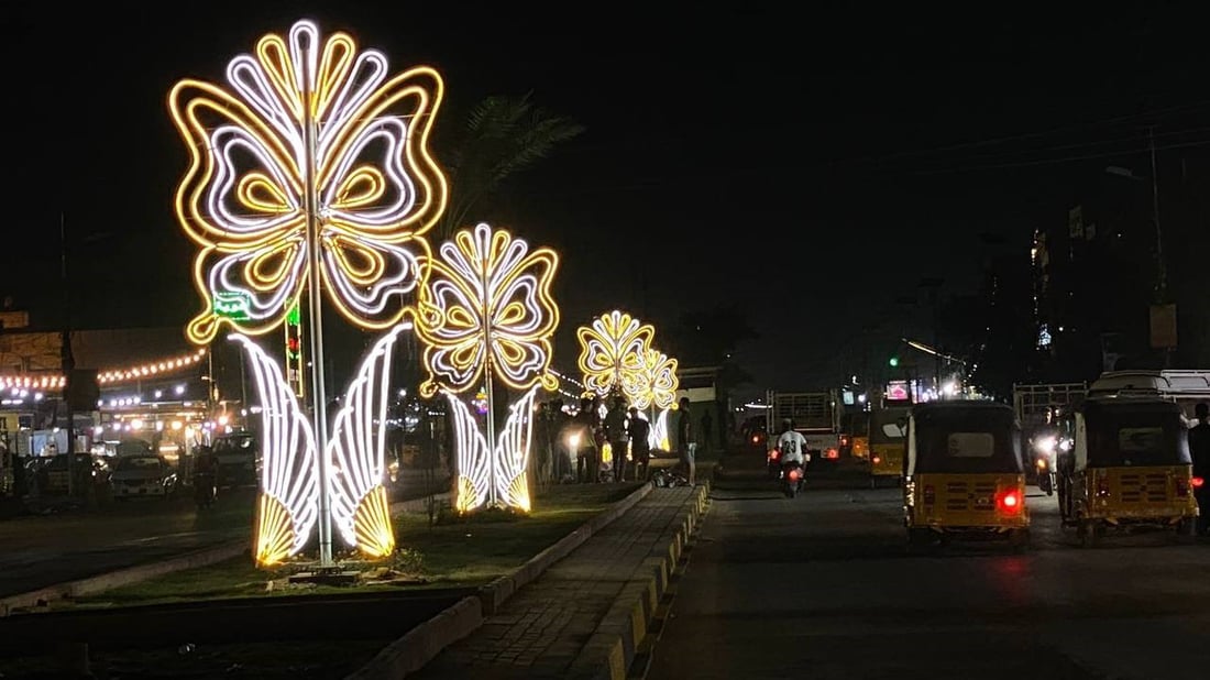 صور من مدينة الصدر: البلدية نصبت “مجسمات فريدة” لكن الإنارة لا تعمل!